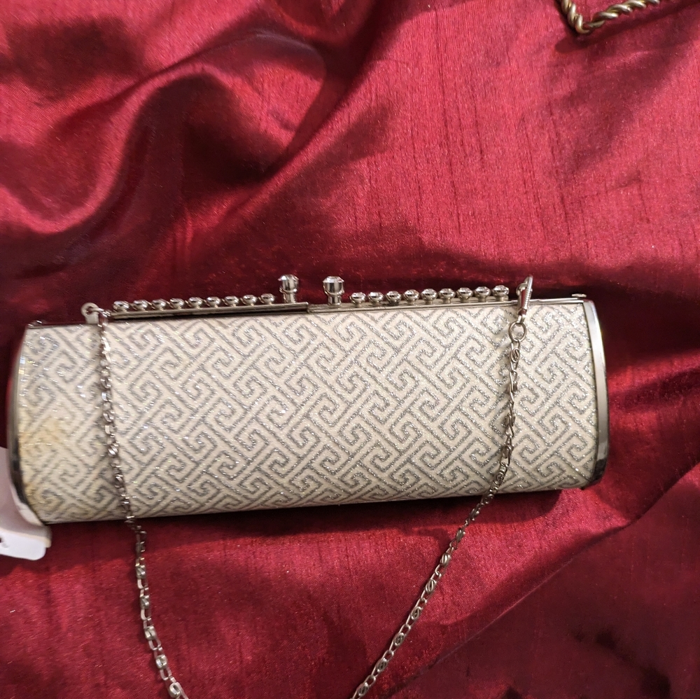 Gorgeous silver and diamond (faux) shoulder clutch